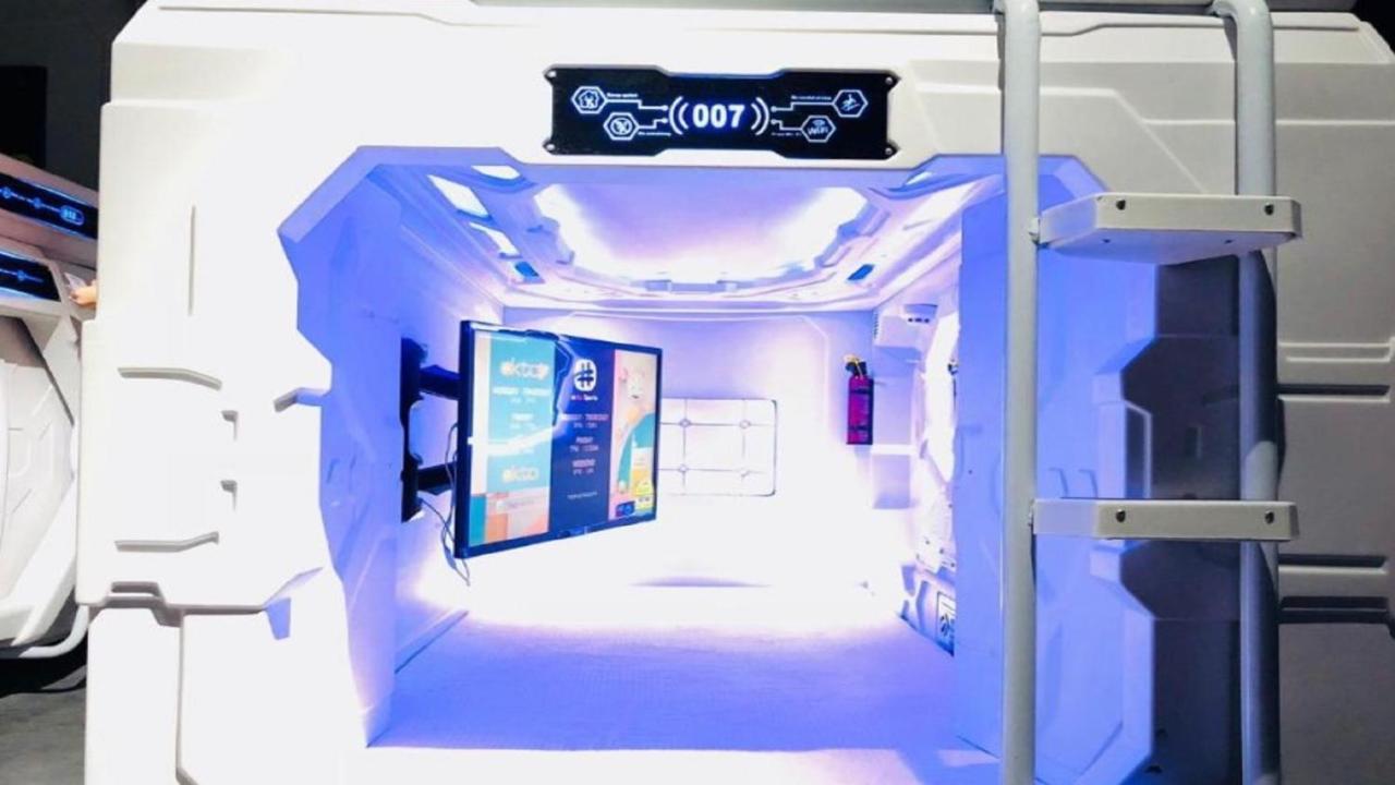 Met A Space Pod At Arab Street Сингапур Экстерьер фото