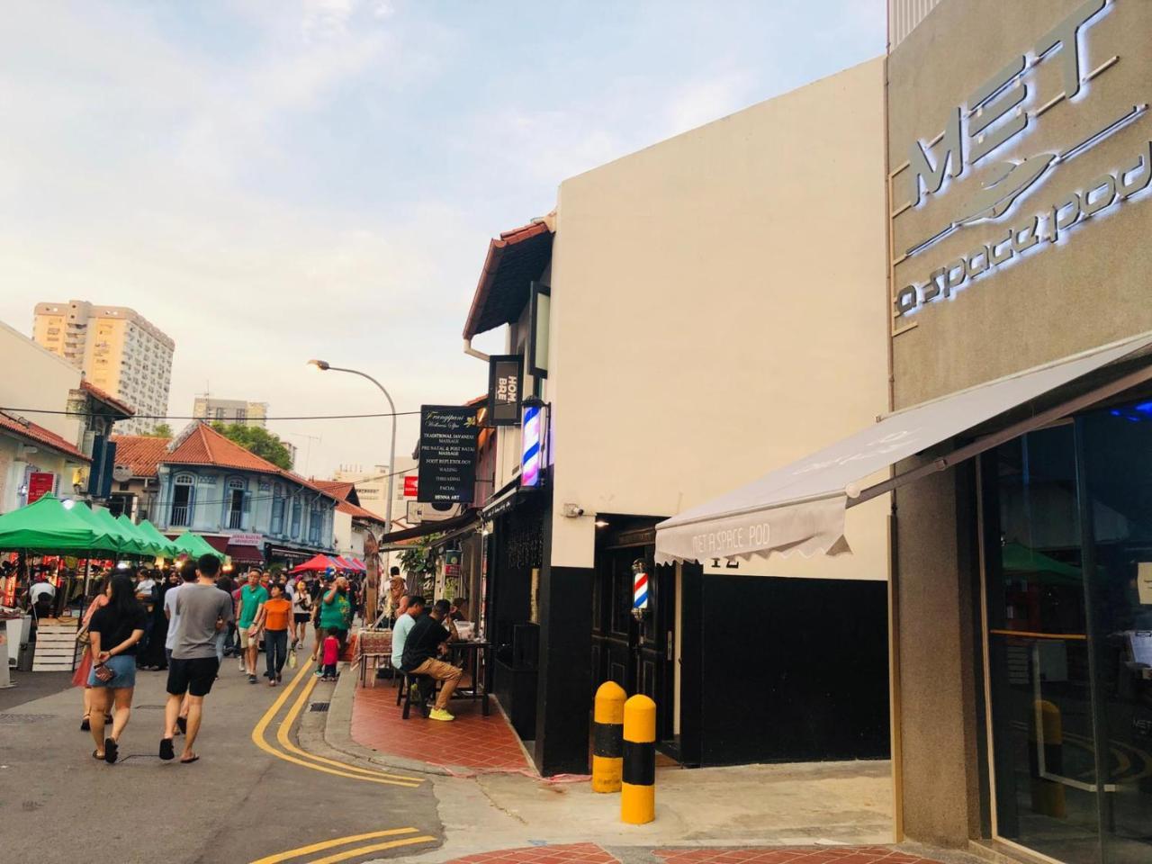 Met A Space Pod At Arab Street Сингапур Экстерьер фото