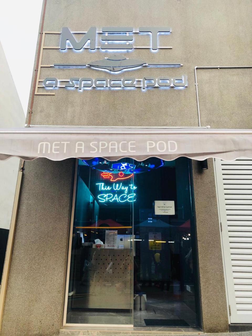 Met A Space Pod At Arab Street Сингапур Экстерьер фото