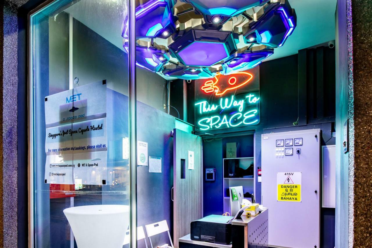 Met A Space Pod At Arab Street Сингапур Экстерьер фото